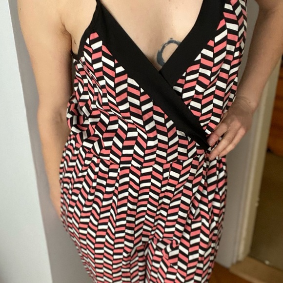 Very Cute Pink White and Black jumpsuit - Picture 2 of 9